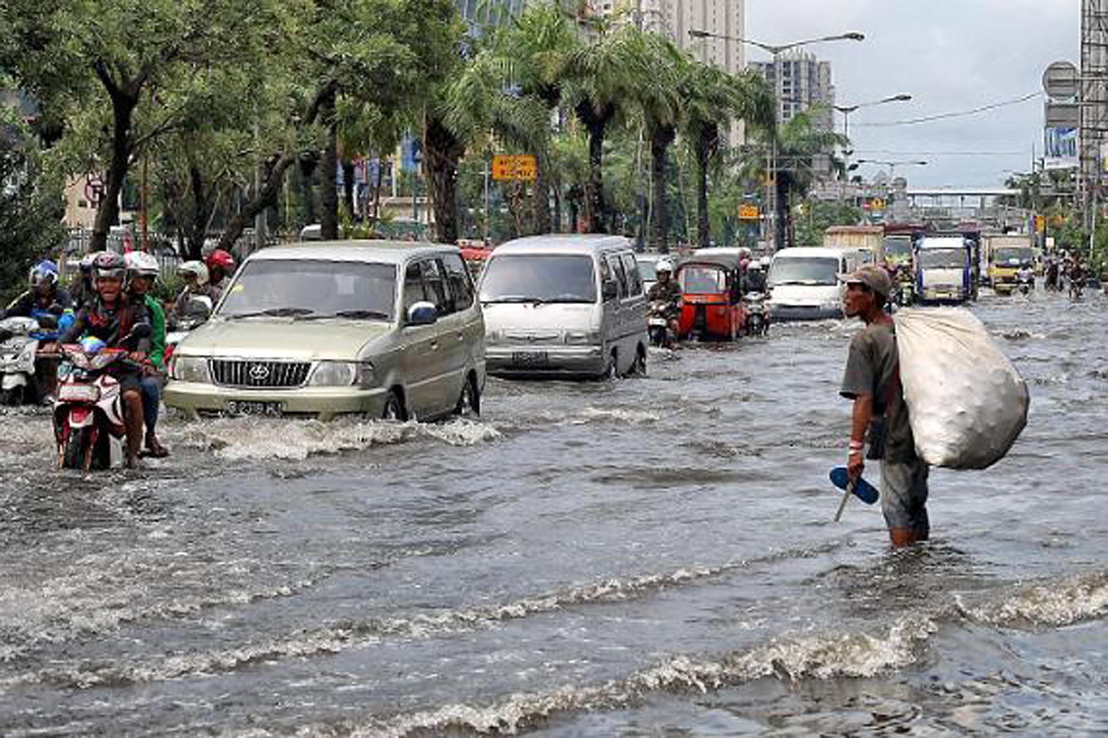  Contoh Berita  Bencana Alam Banjir Viver  Afinar O 
